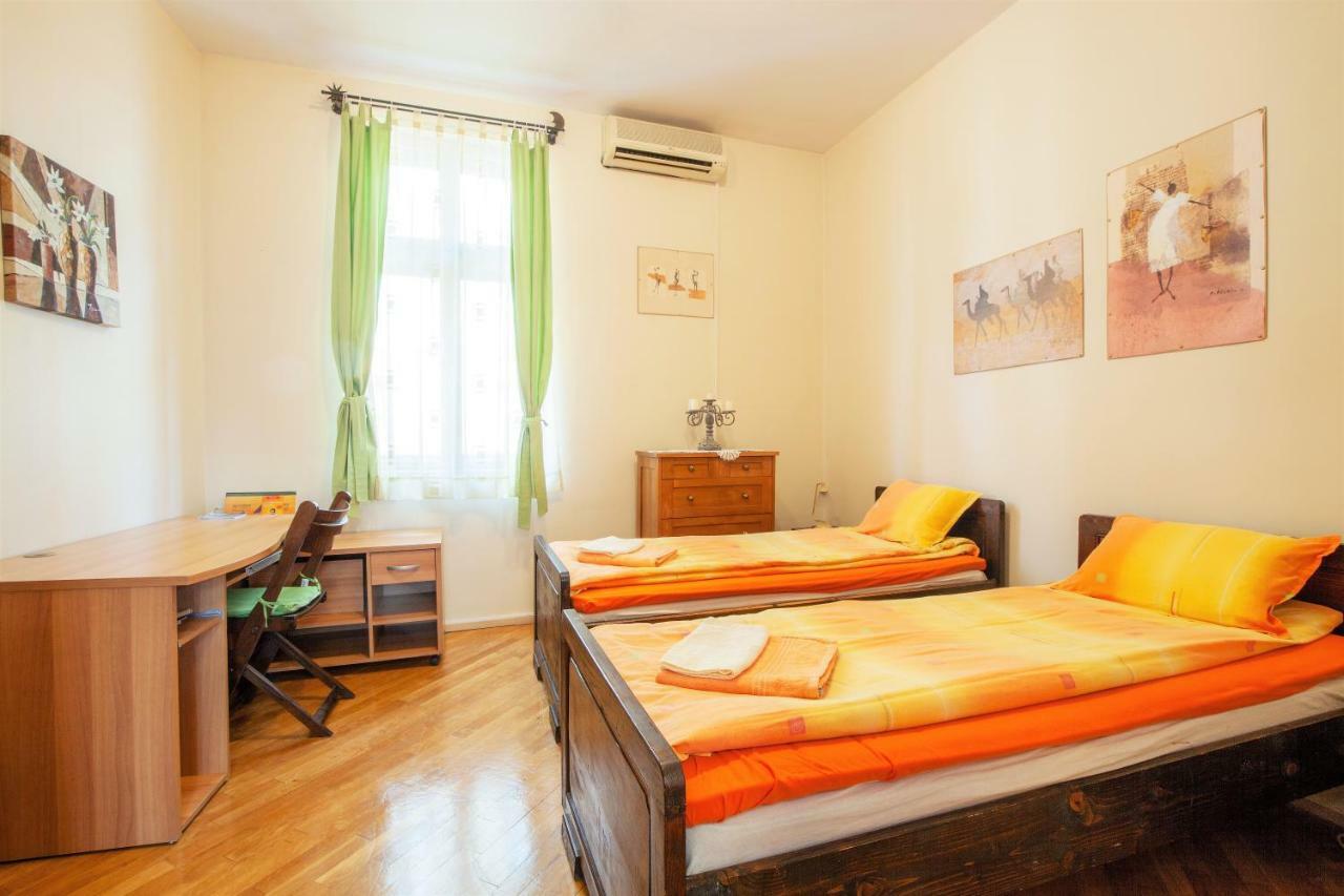 Time Traveling Apartment Sofia City المظهر الخارجي الصورة